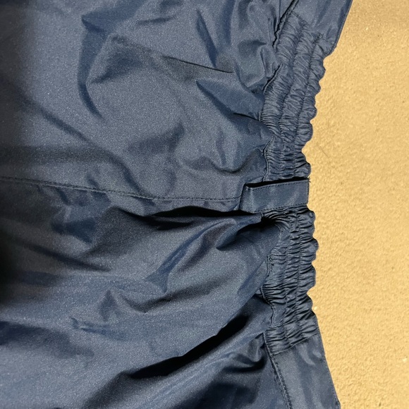 NWT. Snowpant - Picture 4 of 6